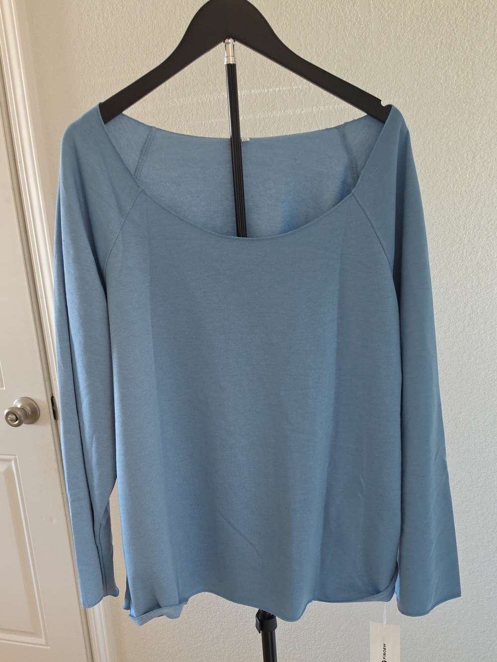 Women's Scoop Neck Long Sleeve Top in Dusty Blue